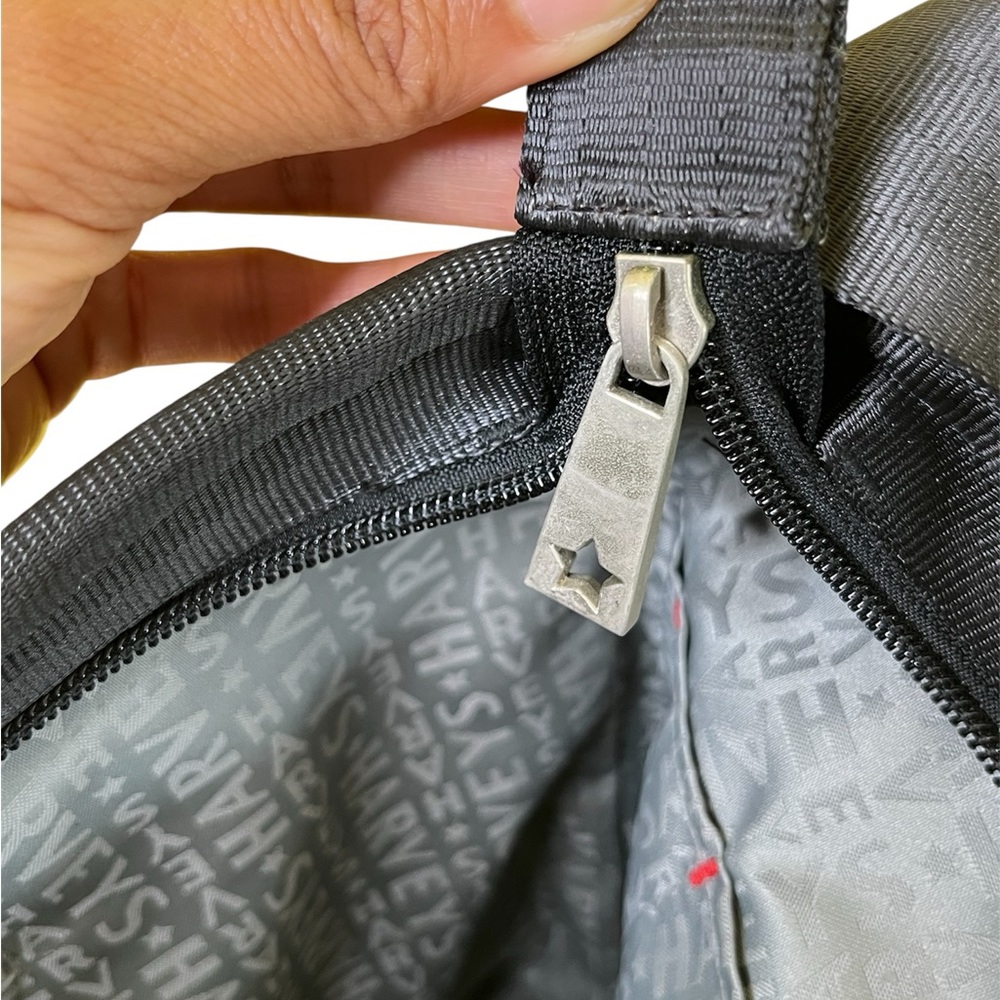Harveys Seatbelt Bag - Picture 8 of 8